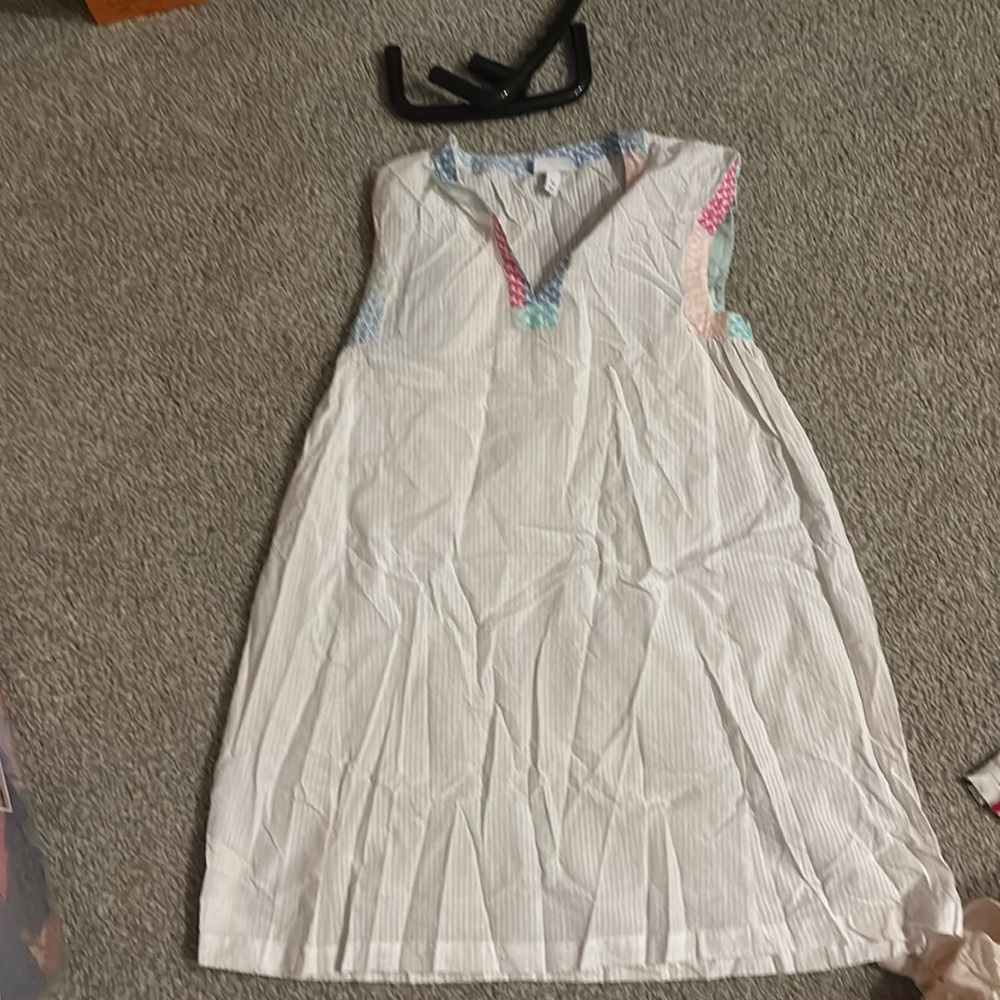 Vineyard vines with target white cover open with multi color whale details